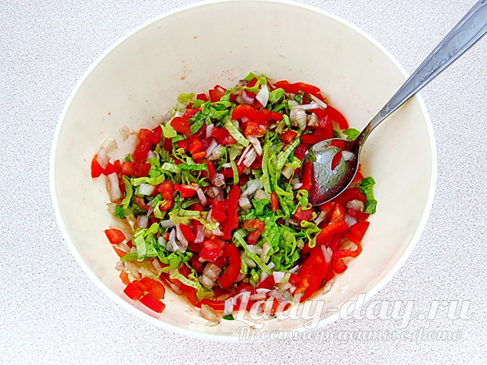 салат из овощей и селедки