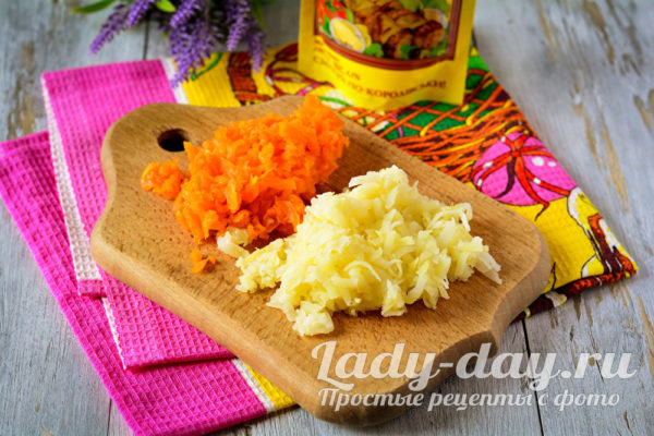 тертая картошка и морковь