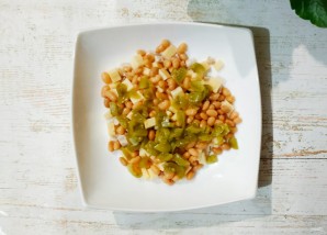 Салат с курицей, фасолью и сыром - фото шаг 3