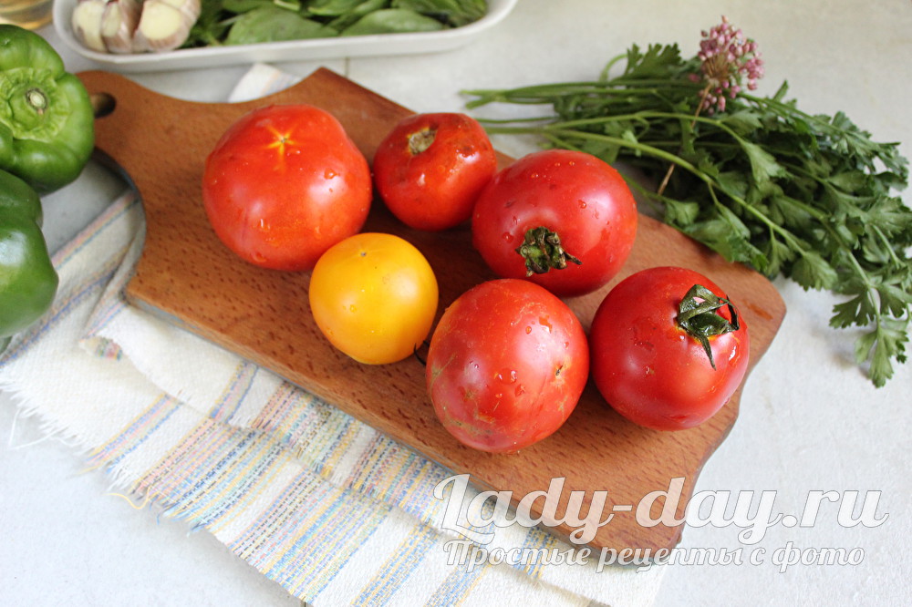 помыть помидор