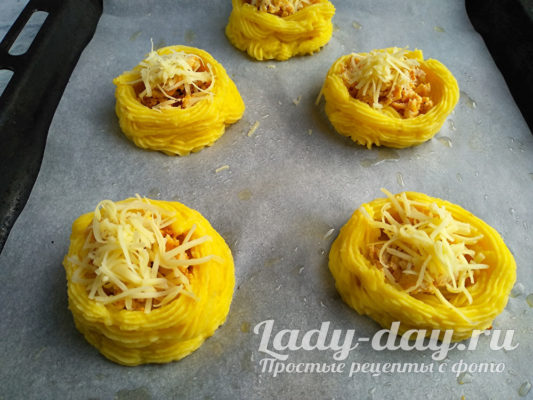 посыпать тертым сыром