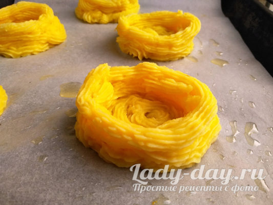 выложить картофель