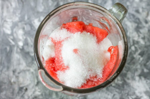 Лед из арбуза - фото шаг 3