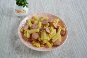 Макароны с сосисками в мультиварке - фото шаг 7