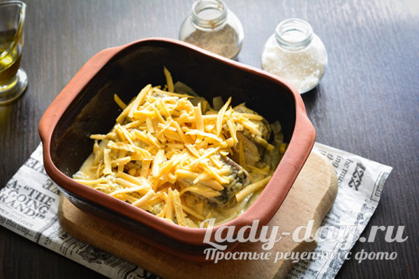 посыпать тертым сыром