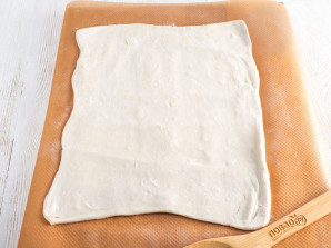 Пирог со сливами из слоеного теста - фото шаг 2