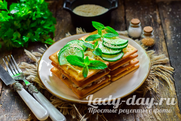 слоеный салат с крекерами