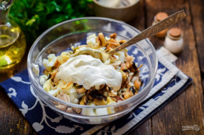 Салат с грибами, курицей и ветчиной - фото шаг 8