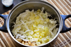 Салат с капустой и фасолью на зиму - фото шаг 5