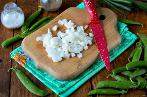 Салат с кукурузой, горошком и огурцом - фото шаг 4