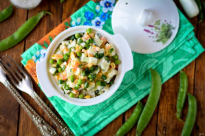 Салат с кукурузой, горошком и огурцом - фото шаг 8