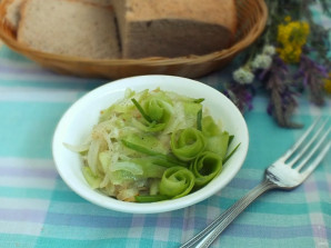Салат с редькой и луком - фото шаг 5