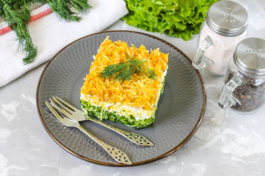 Салат с зеленым яблоком слоями - фото шаг 7