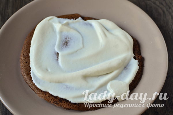 смазываем коржи 