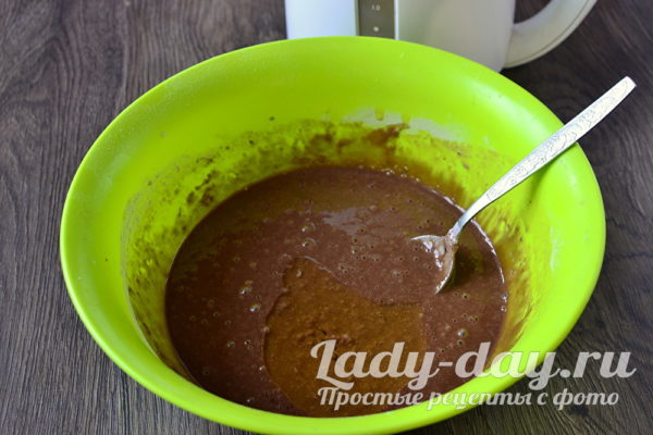 вливаем кипяток и перемешиваем