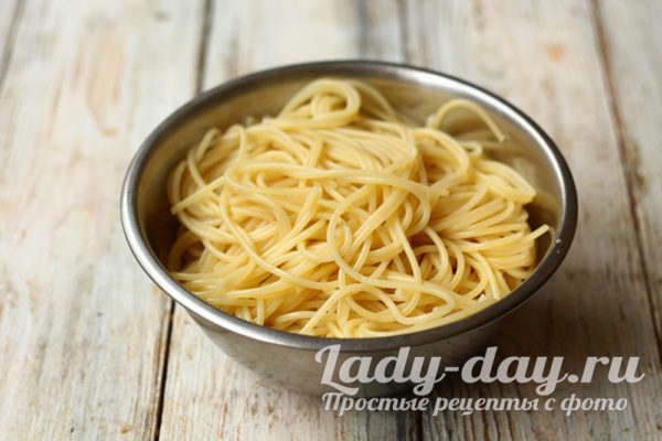 отваренные спагетти