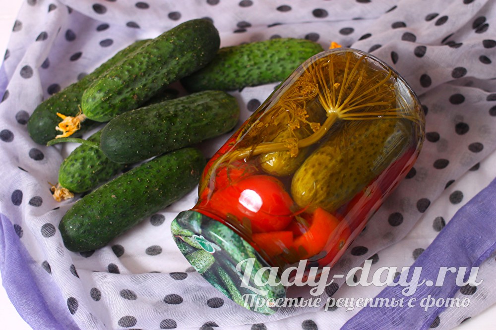 ассорти из огурцов помидор и перца