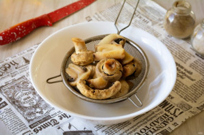 Грибная икра с морковью и луком - фото шаг 2