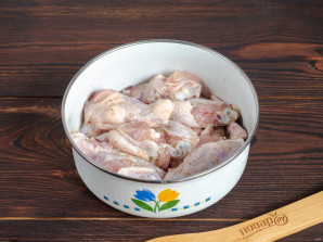 Крылышки с картошкой в мультиварке - фото шаг 2