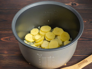 Крылышки с картошкой в мультиварке - фото шаг 4