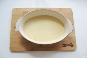 Пирог с яично-сметанной заливкой - фото шаг 7