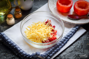 Помидоры фаршированные колбасой - фото шаг 4