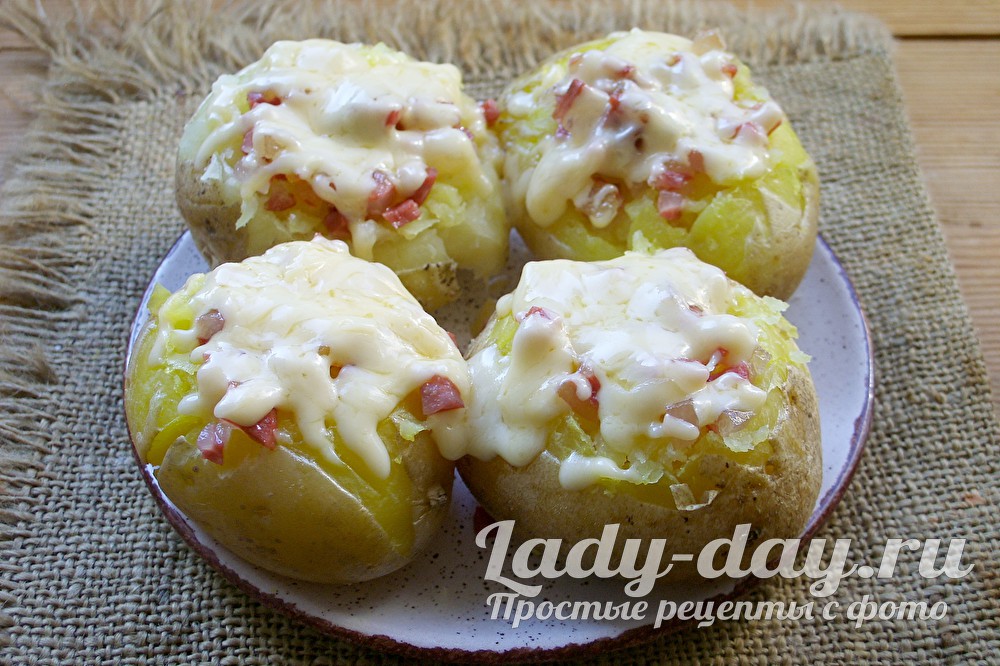 картошка в микроволновке с сыром и колбасой