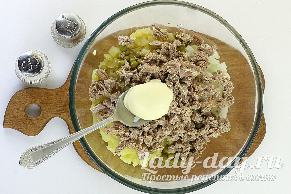 заправить салат