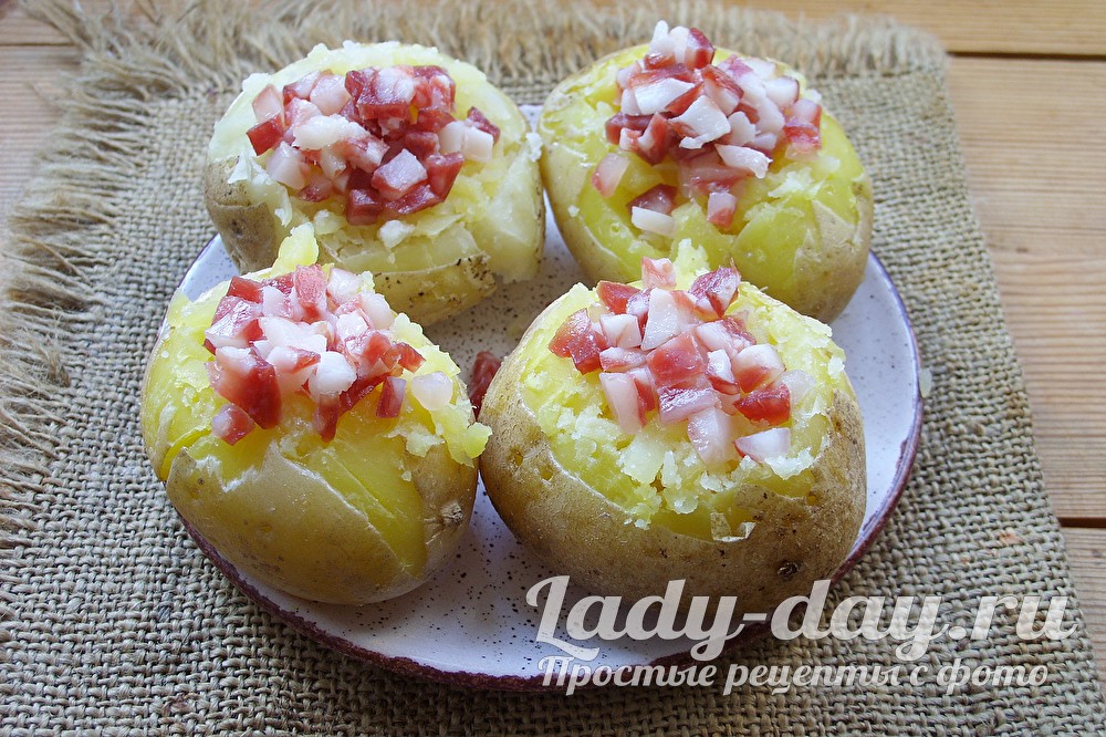 колбаса на картошке