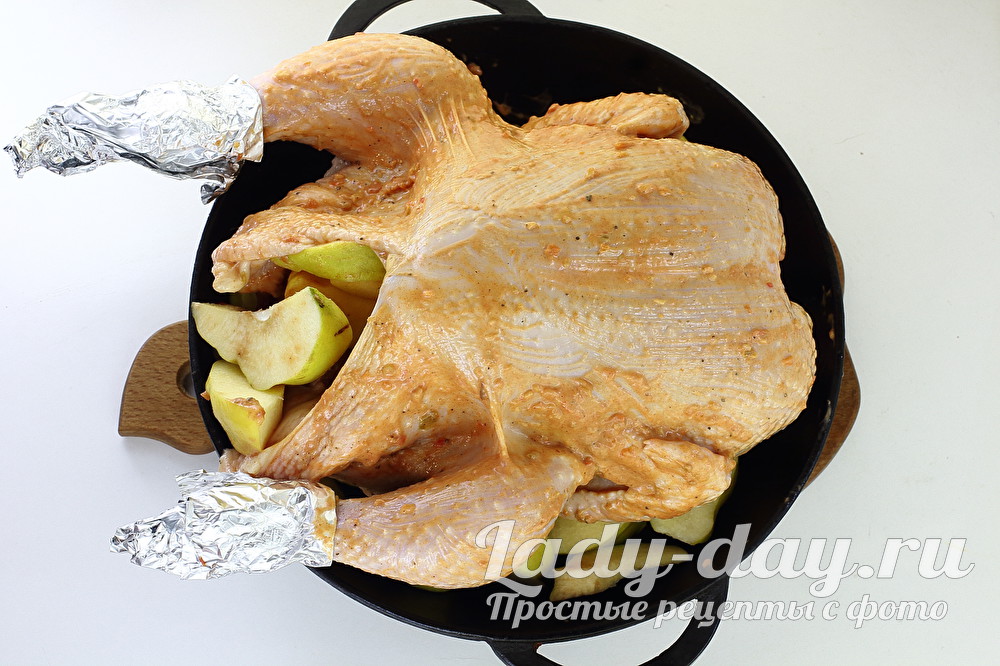 запекать курицу