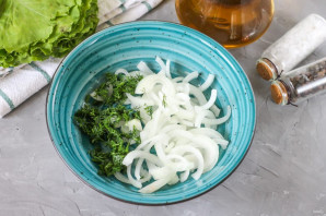 Горбуша соленая в масле с луком - фото шаг 6