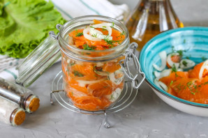 Горбуша соленая в масле с луком - фото шаг 8