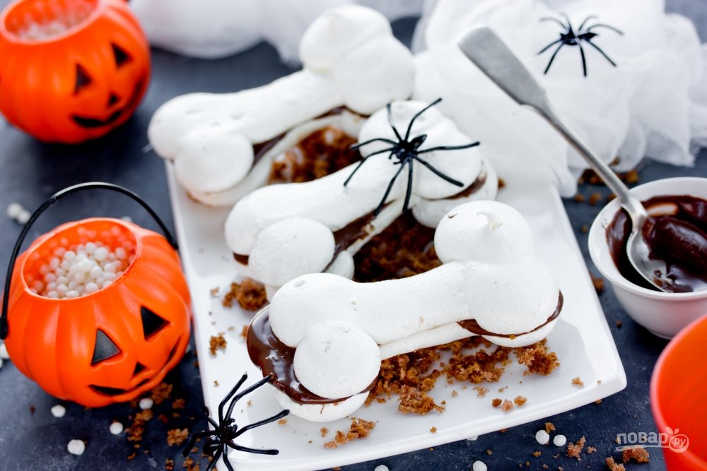 Безе в виде костей