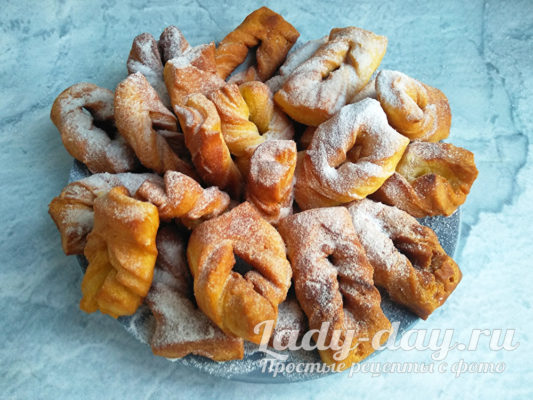 потрусить пудрой