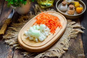 Капуста тушеная с сосисками и картошкой - фото шаг 2