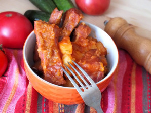 Картошка в мультиварке с копчеными ребрышками - фото шаг 6