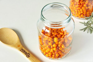 Компот из облепихи на зиму - фото шаг 3