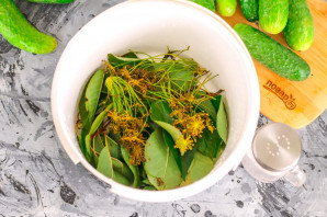 Малосольные огурчики по бабушкиному рецепту - фото шаг 2