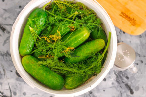 Малосольные огурчики по бабушкиному рецепту - фото шаг 4