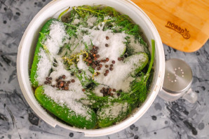 Малосольные огурчики по бабушкиному рецепту - фото шаг 5