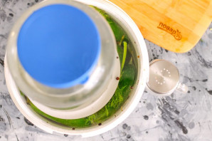 Малосольные огурчики по бабушкиному рецепту - фото шаг 7