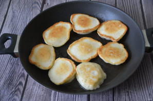 Оладьи на сыворотке без яиц - фото шаг 7