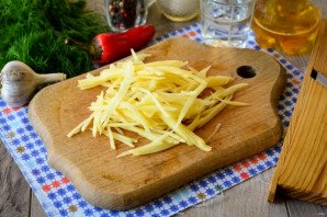 Салат из сырой картошки - фото шаг 2