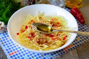 Салат из сырой картошки - фото шаг 6