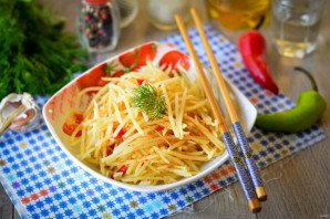 Салат из сырой картошки - фото шаг 7