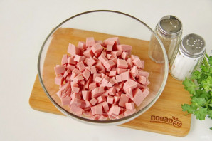 Салат на Год Крысы из вареной колбасы - фото шаг 2