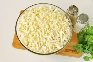 Салат на Год Крысы из вареной колбасы - фото шаг 8