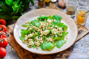 Салат с малосольной красной рыбой - фото шаг 2