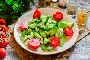 Салат с малосольной красной рыбой - фото шаг 4