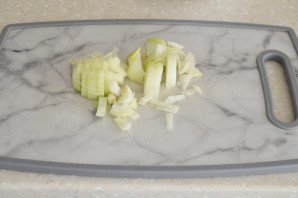 Салат с сердечками, морковью и луком - фото шаг 2